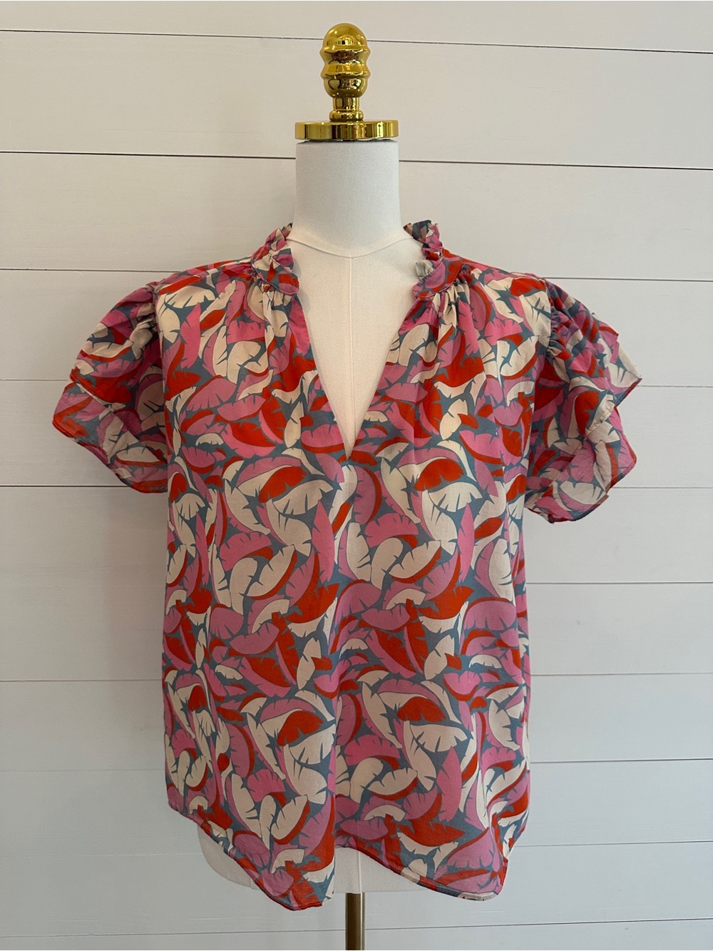 Trovata Birds of Paradise Women’s Pink & Red Palm Leaf Short Sleeve Blouse